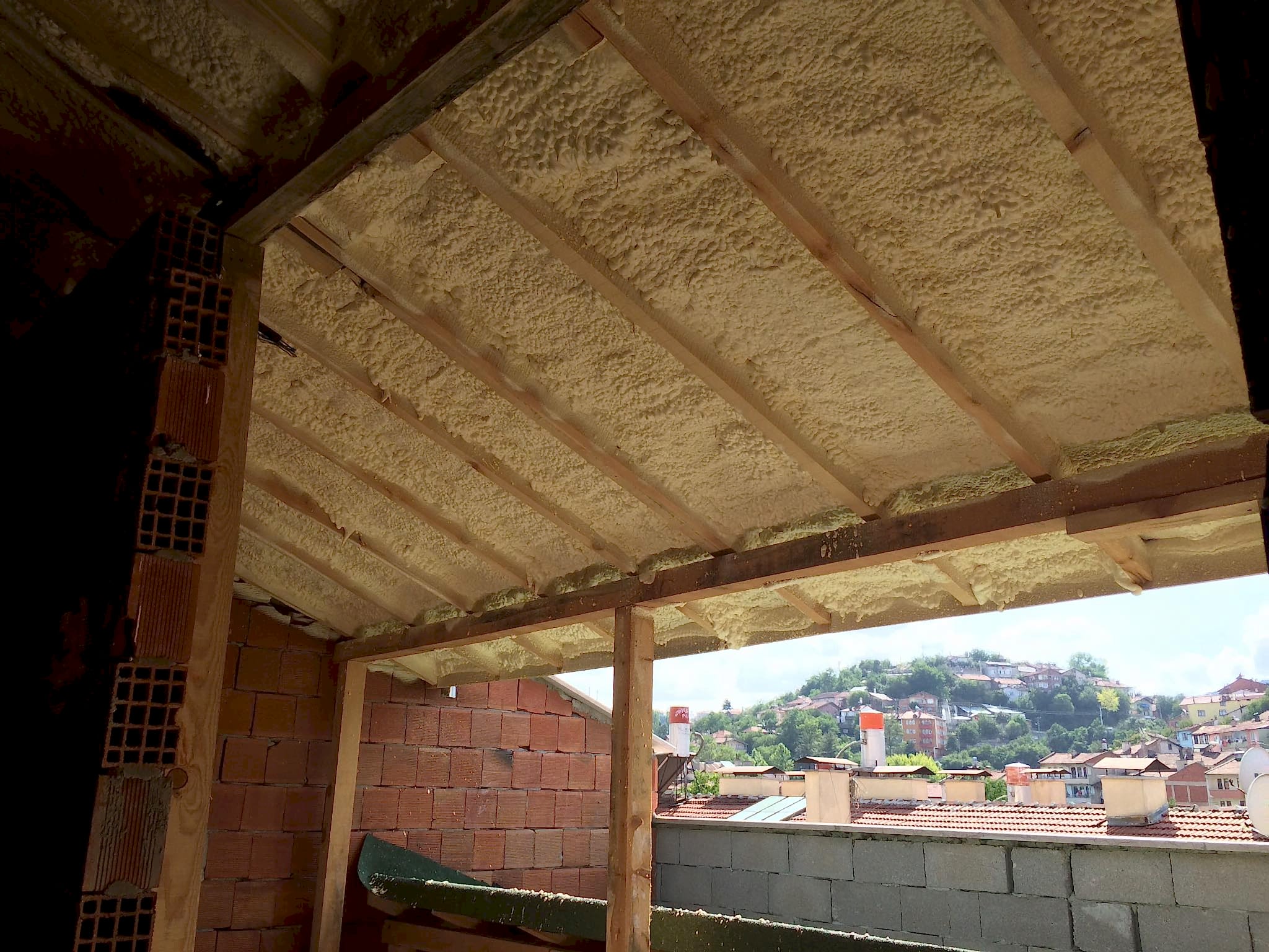 Amasya Sprey Poliüretan Köpük | Sıkma Köpük İzolasyonu