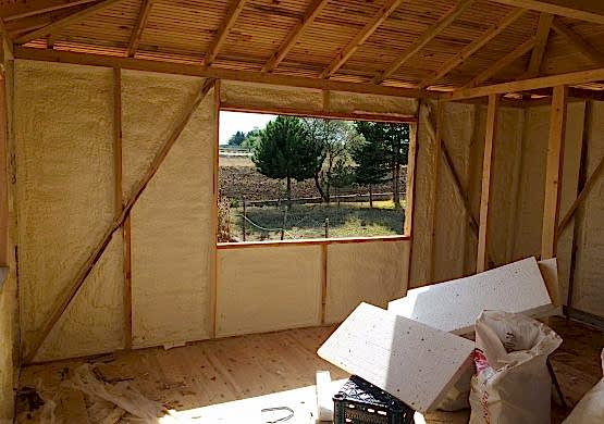 Sıkma Sprey Poliüretan Köpük | Çatı ve Tavan Köpüğü | Aydın İzolasyon 