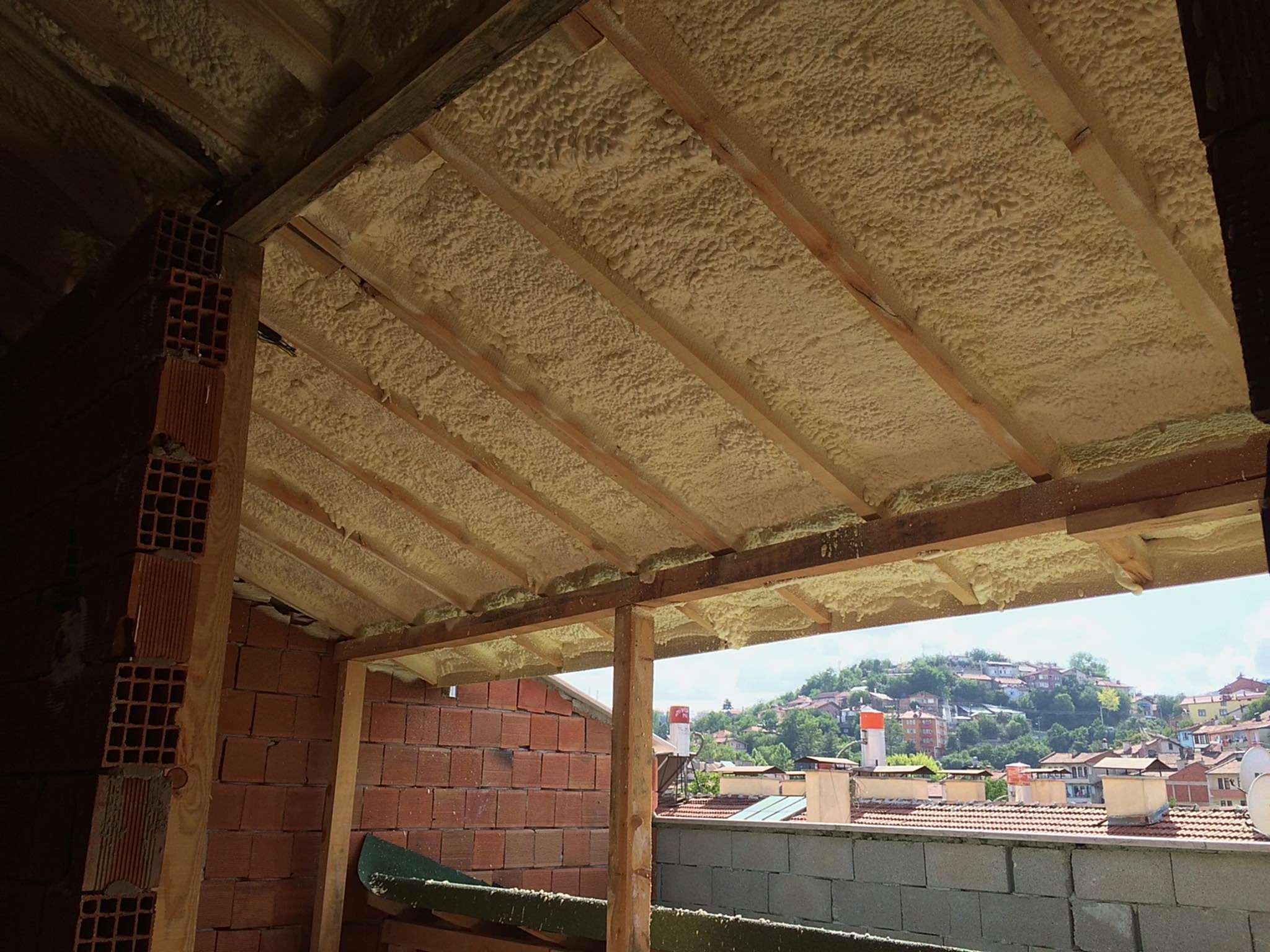 Osb ve Ahşap Üzeri Sprey Poliüretan Köpük Isı Yalıtımı