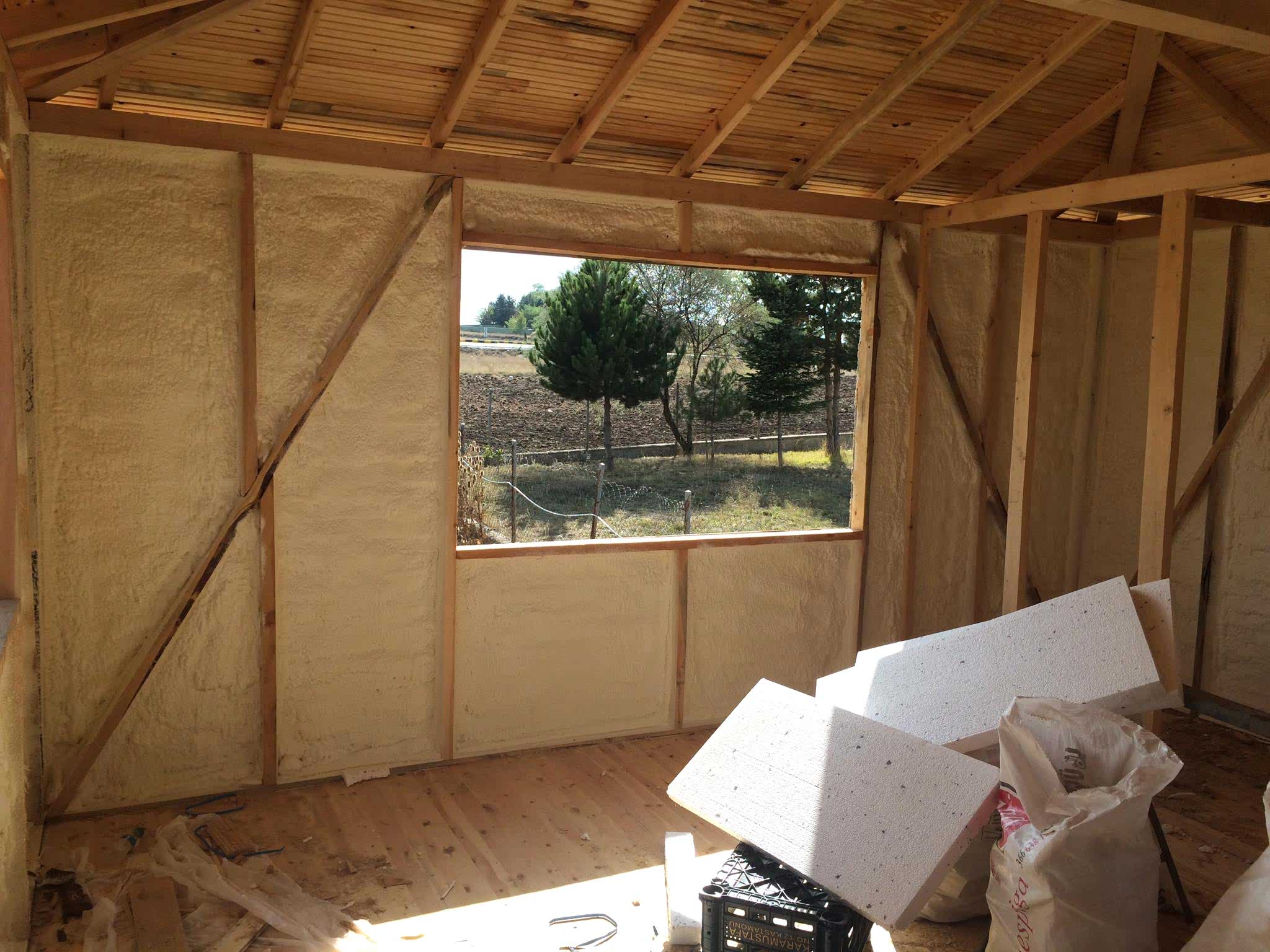 Ağaç Ev Poliüretan Sprey Köpük Kaplama