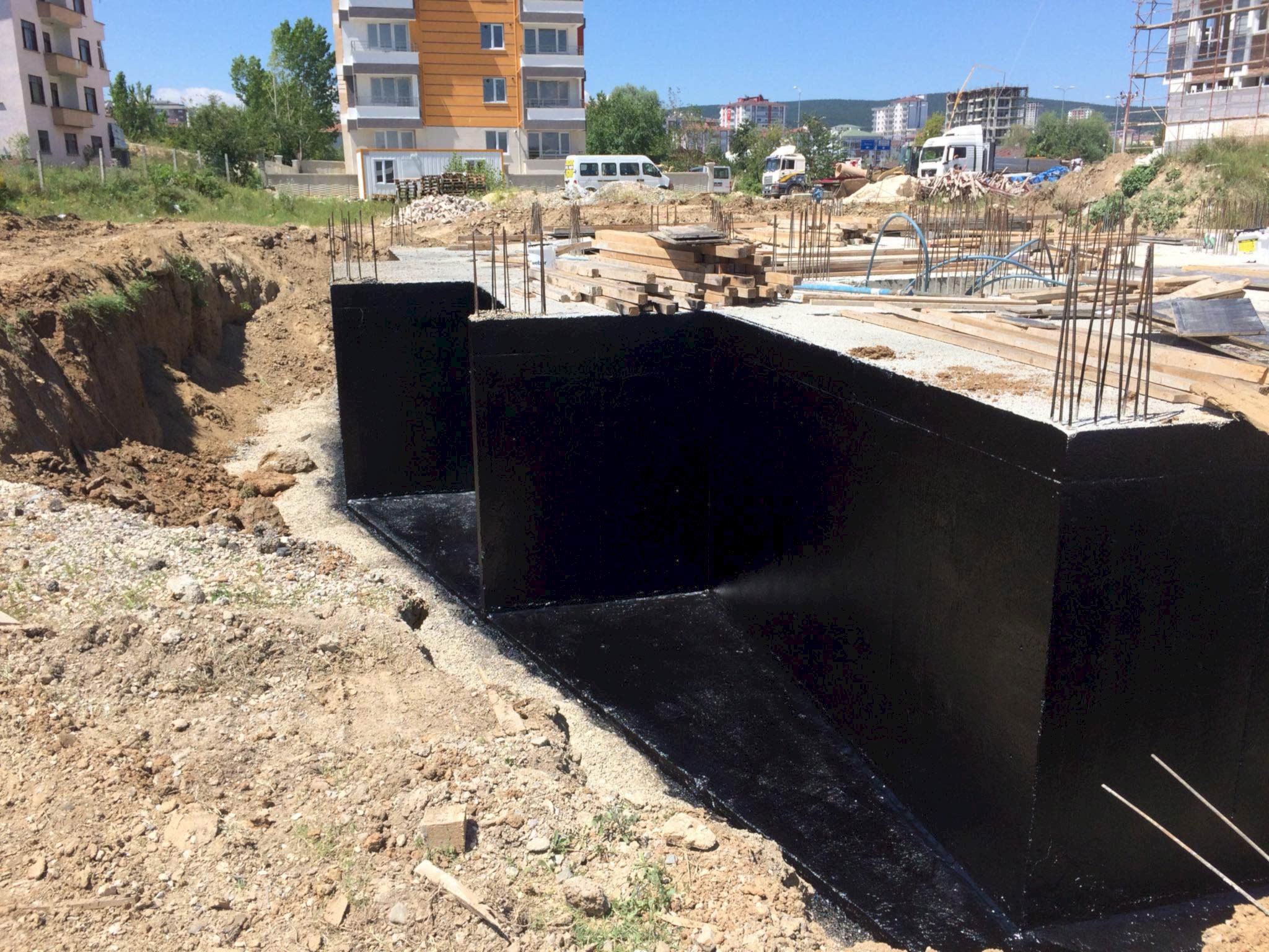 Temel ve Perde Duvar Likit Membran Su İzolasyonu