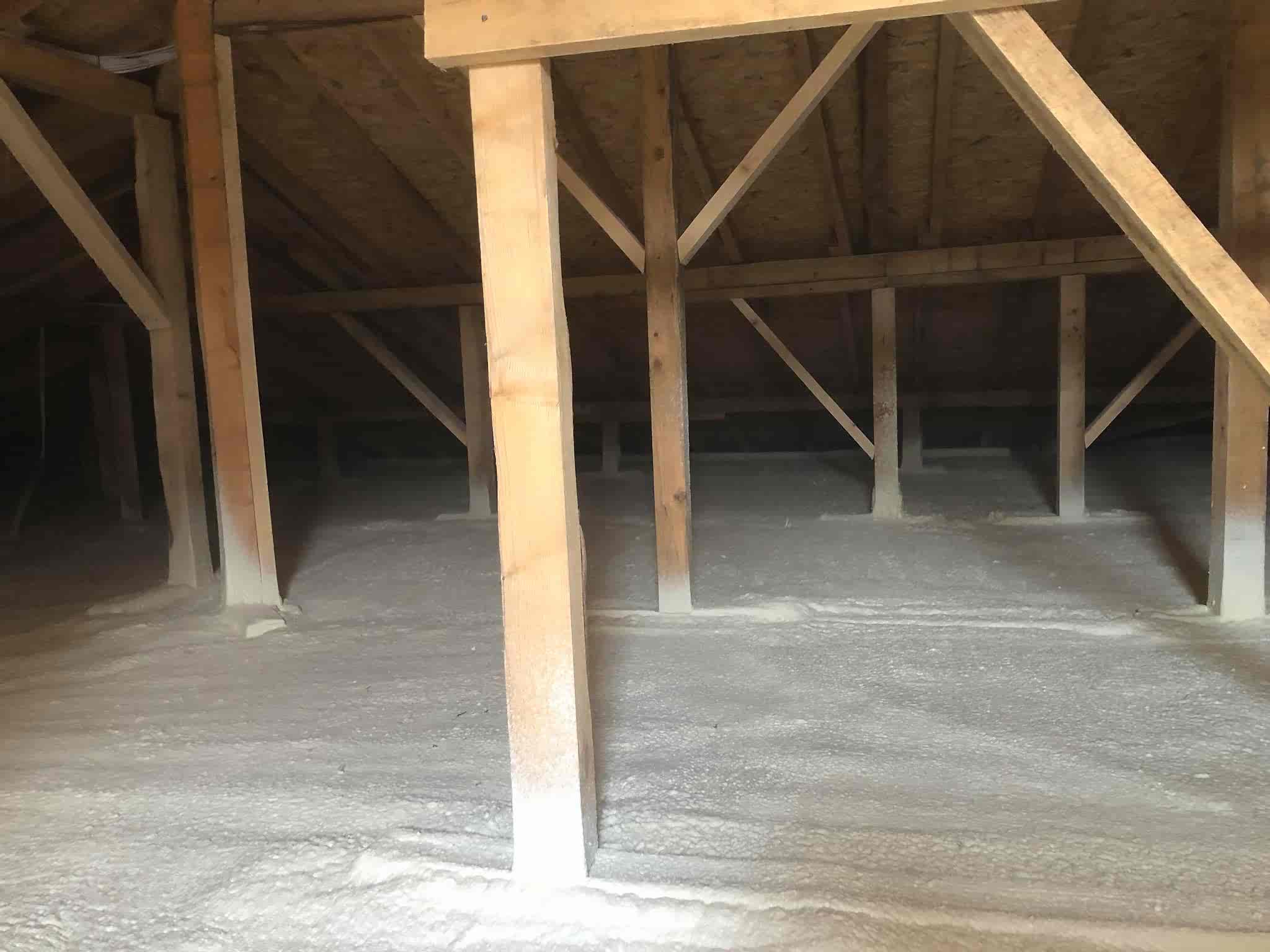 Çatı Altı Sprey Poliüretan Köpük Isı İzolasyonu 