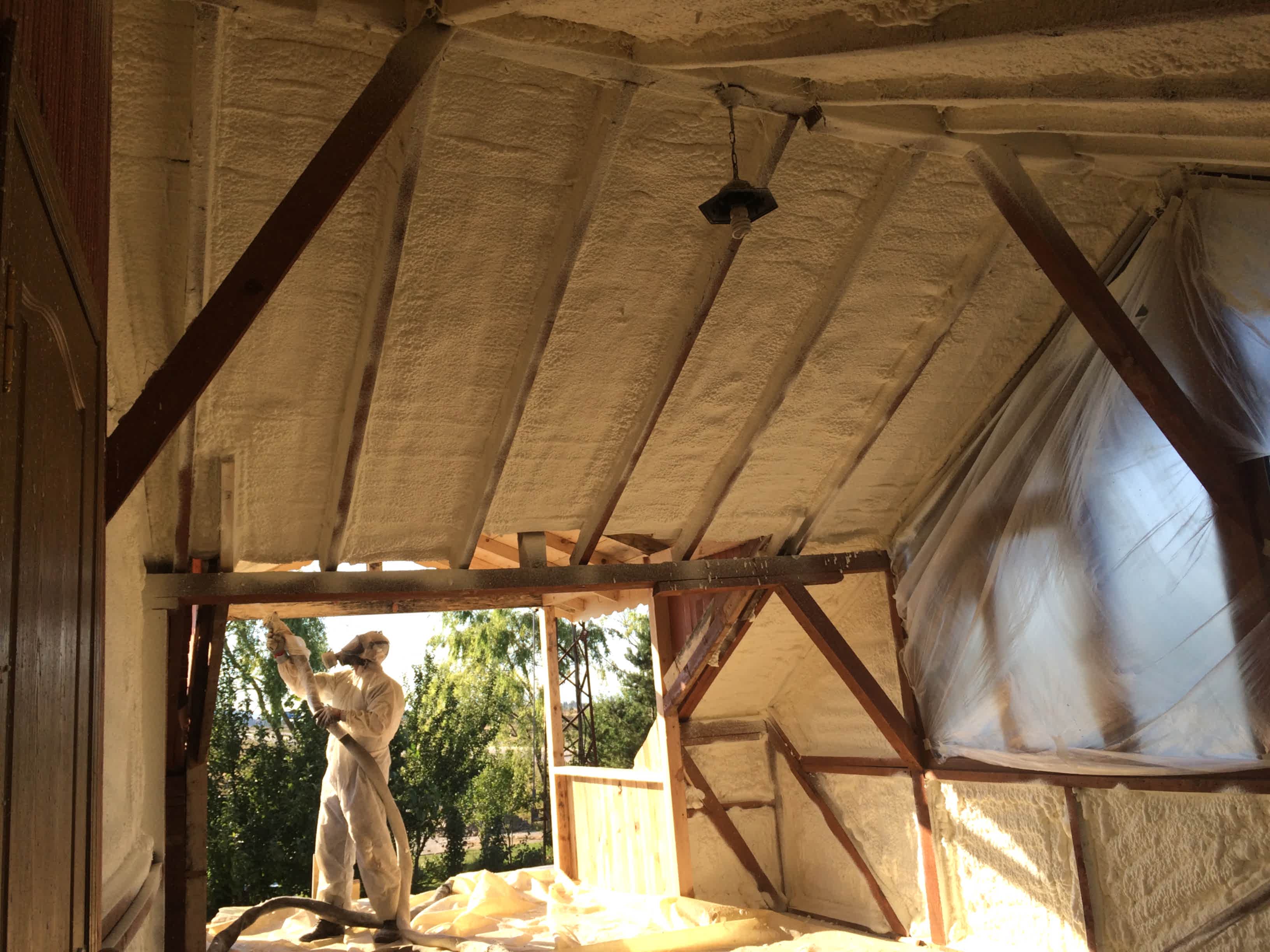 Ahşap Tavan Sprey Poliüretan Köpük 